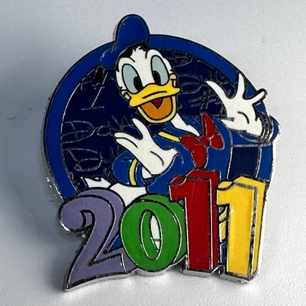 DONALD‎ DUCK Disney Parks Hip Lanyard Pin Trading 2011Collectible Year Pin 9102